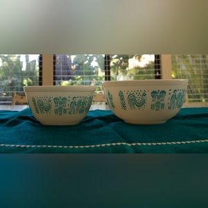 PYREX Amish Buttermold Nesting Bowl Set 402 and 403.